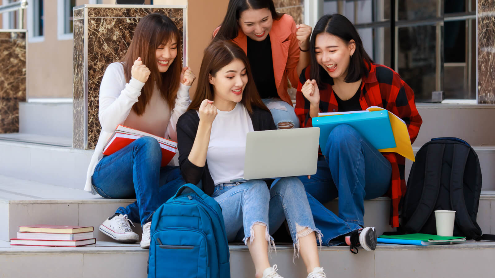 In today’s fast-paced digital world, Python has become one of the most popular and versatile programming languages. Here’s why learning Python can boost your career in 2025